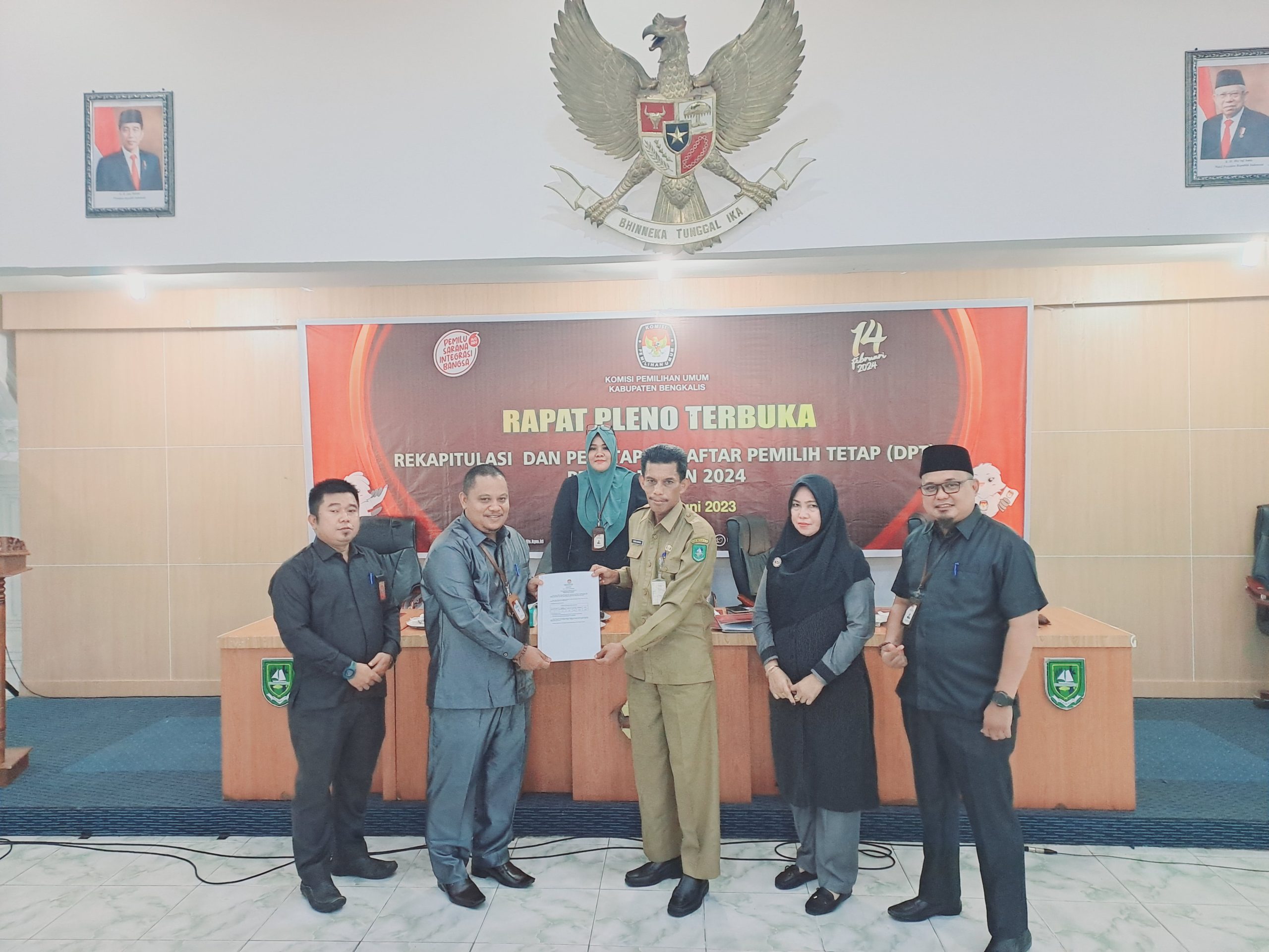 Penyerahan BA DPT ke Kabid Disdukcapil oleh KPU Bengkalis
